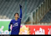 شادی مهدی قائدی پس از به ثمر رساندن گل دوم تیم استقلال