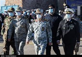 امیر دریاردار حسین خانزادی فرمانده نیروی دریایی ارتش، سرلشکر محمد باقری رئیس ستاد کل نیروهای مسلح و سرلشکر سیدعبدالرحیم موسوی فرمانده کل ارتش در مراسم الحاق ناو موشک‌انداز زره به ناوگان نیروی دریایی ارتش
