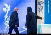 پرویز پرستویی بازیگر در نشست خبری فیلم بی همه چیز - سی و نهمین جشنواره فیلم فجر