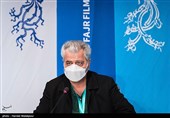 مهدی صباغ‌زاده تهیه‌کننده در نشست خبری فیلم رمانتیسم عماد و طوبا - سی و نهمین جشنواره فیلم فجر