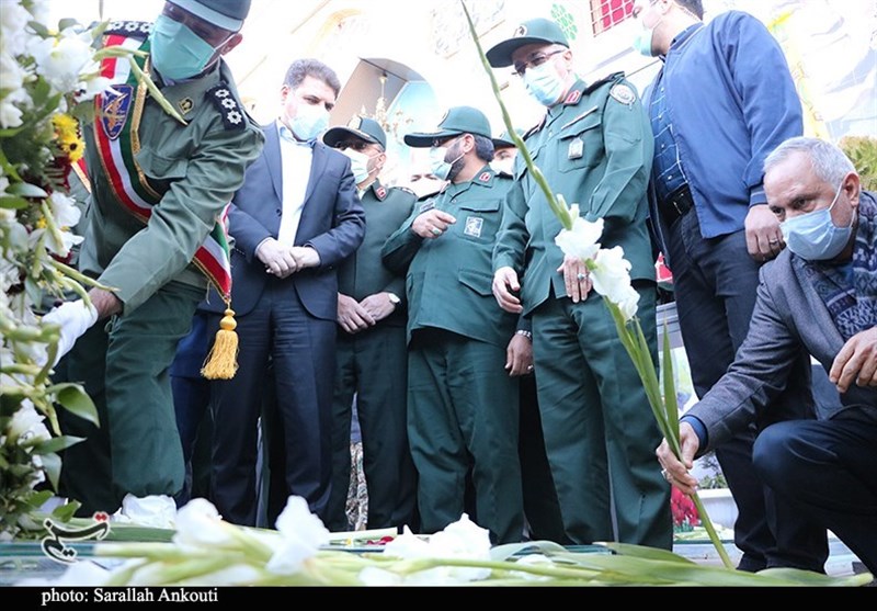 سرلشکر باقری در گلزار شهدای کرمان