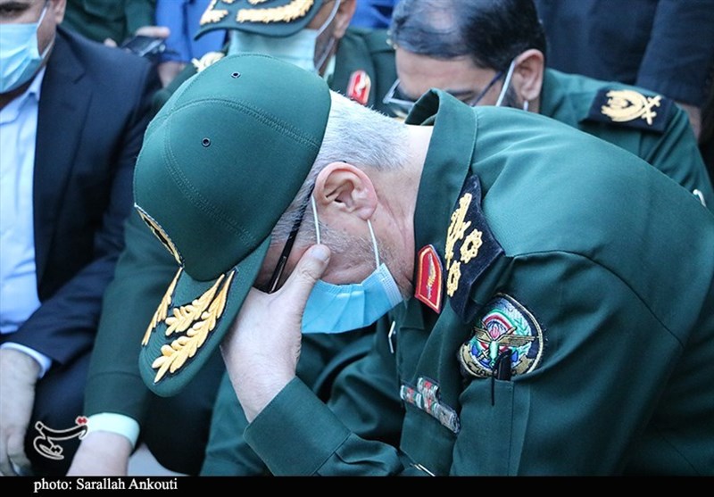 سرلشکر باقری در گلزار شهدای کرمان