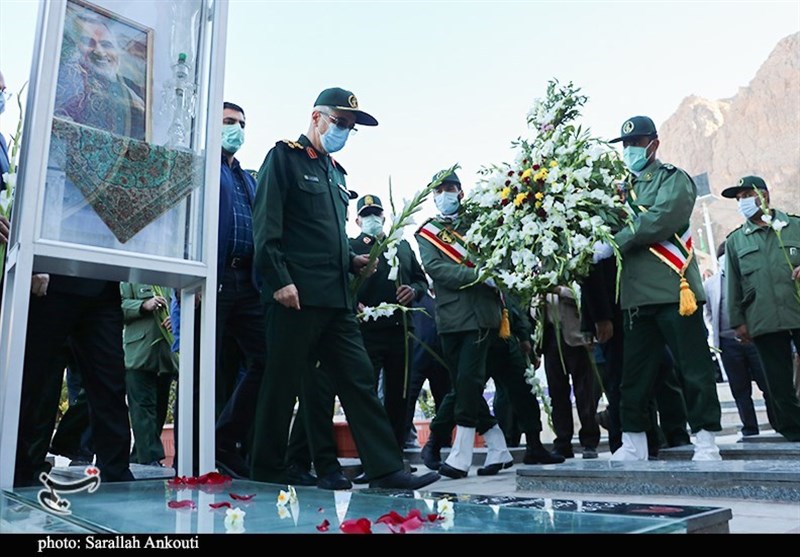 سرلشکر باقری در گلزار شهدای کرمان