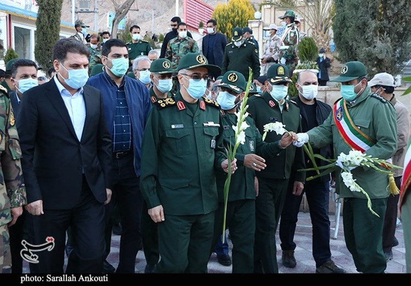سرلشکر باقری در گلزار شهدای کرمان