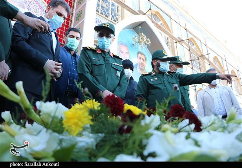 سرلشکر باقری در گلزار شهدای کرمان