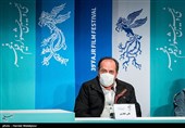 علی غفاری کارگردان در نشست خبری فیلم تک تیرانداز - سی و نهمین جشنواره فیلم فجر