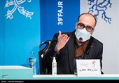 سیدروح‌الله حجازی کارگردان در نشست خبری فیلم روشن - سی و نهمین جشنواره فیلم فجر 