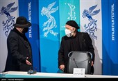 حمیدرضا آذرنگ کارگردان و علی اوجی تهیه کننده در نشست خبری فیلم روزی روزگاری آبادان - سی و نهمین جشنواره فیلم فجر