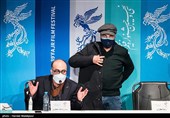 رضا عطاران بازیگر و سیدروح‌الله حجازی کارگردان در نشست خبری فیلم روشن - سی و نهمین جشنواره فیلم فجر
