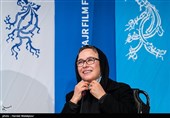 آزیتا حاجیان بازیگر در نشست خبری فیلم خط فرضی - سی و نهمین جشنواره فیلم فجر