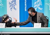 پژمان جمشیدی و آیلین جاهد در نشست خبری فیلم خط فرضی - سی و نهمین جشنواره فیلم فجر