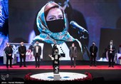 اهداء سیمرغ بلورین بهترین بازیگر نقش مکمل زن سی و نهمین جشنواره فیلم فجر به گلاره عباسی برای فیلم ابلق
