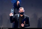 اهداء سیمرغ بلورین بهترین بازیگر نقش مکمل مرد سی و نهمین جشنواره فیلم فجر به پوریا رحیمی سام برای فیلم زالاوا