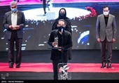 اهداء سیمرغ بلورین بهترین تدوین سی و نهمین جشنواره فیلم فجر به عماد خدابخش برای فیلم بی همه چیز