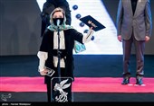 اهداء سیمرغ بلورین بهترین بازیگر نقش مکمل زن سی و نهمین جشنواره فیلم فجر به گلاره عباسی برای فیلم ابلق