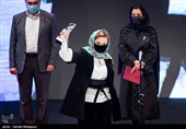 اهداء سیمرغ بلورین بهترین بازیگر نقش مکمل زن سی و نهمین جشنواره فیلم فجر به گلاره عباسی برای فیلم ابلق