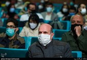 سیدعباس میرهاشمی هنرمند پیشکسوت رشته عکاسی در آیین اختتامیه ششمین دوره جشنواره هنر مقاومت