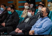 یاشار نادری مدیرعامل بنیاد روایت فتح در اختتامیه ششمین جشنواره هنر مقاومت