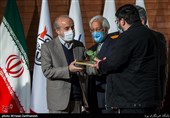 تقدیر از محمد علی رجبی دوانی در اختتامیه ششمین جشنواره هنر مقاومت