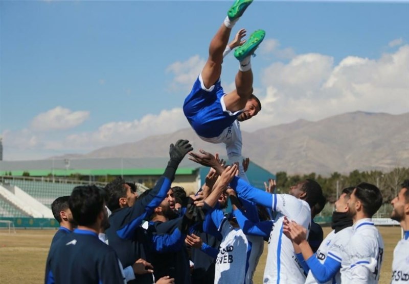 تیم فوتبال استقلال ,