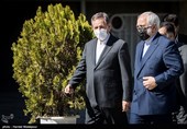محمدجواد ظریف وزیر امور خارجه و اسحاق جهانگیری معاون اول رئیس جمهور در حاشیه جلسه هیئت دولت