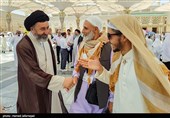 زائران و نمازگزاران مسجد النبی در مدینه منوره 