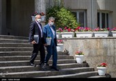 سیدعباس صالحی وزیر فرهنگ و ارشاد اسلامی و محسن حاجی‌میرزایی وزیر آموزش و پرورش در حاشیه جلسه هیئت دولت 