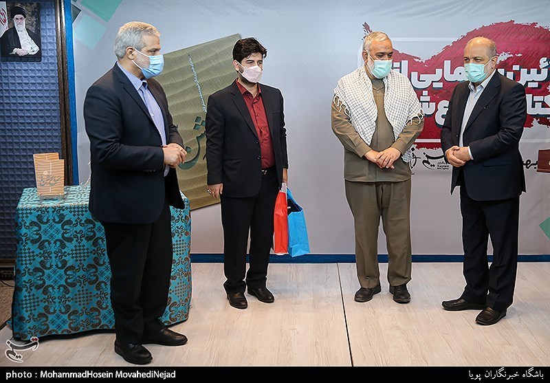 سردار نقدی معاون هماهنگ‌کننده سپاه پاسداران انقلاب اسلامی ،کیوان امجدیان نویسنده کتاب سماع شن ها ، مجید قلی زاده مدیرعامل خبرگزاری تسنیم