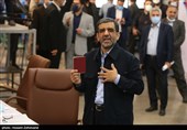 حضور عزت الله ضرغامی در ستاد انتخابات کشور