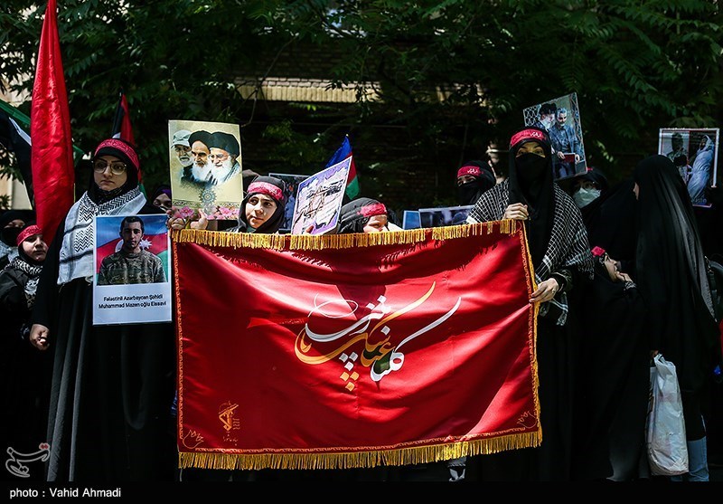 تجمع طلاب جمهوری آذربایجان در مقابل سفارت فلسطین