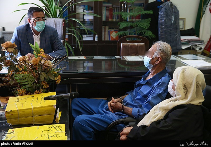 بازجویی از پدر و مادر بابک خرمدین