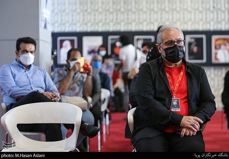 امیر اسفندیاری در نکوداشت اشکان منصوری در چهارمین روز سی‌وهشتمین جشنواره جهانی فیلم فجر در پردیس سینمایی چارسو