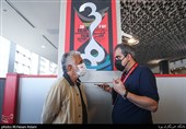 رضا کیانیان بازیگر در هفتمین روز سی‌وهشتمین جشنواره جهانی فیلم فجر در پردیس سینمایی چارسو