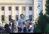 میثم مطیعی درپویش دعوت حضور میدان راه آهن تهران