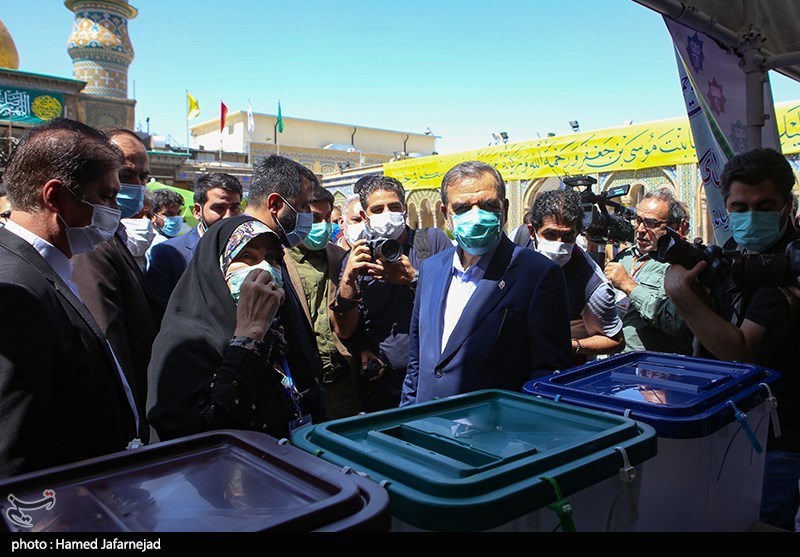 محسن رضایی میرقائد نامزد سیزدهمین دوره ریاست جمهوری اسلامی پای صندوق رای در حرم مطهر حضرت عبدالعطیم الحسنی(ع) شهرری