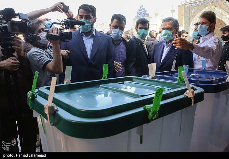 محسن رضایی میرقائد نامزد سیزدهمین دوره ریاست جمهوری اسلامی پای صندوق رای در حرم مطهر حضرت عبدالعطیم الحسنی(ع) شهرری