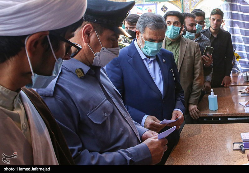 محسن رضایی میرقائد نامزد سیزدهمین دوره ریاست جمهوری اسلامی پای صندوق رای در حرم مطهر حضرت عبدالعطیم الحسنی(ع) شهرری