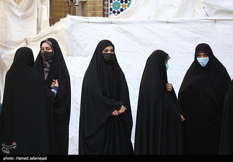 نامزد های نمایندگی ششمین دوره انتخابات شورای شهر تهران پای صندوق رای در شعبه اخذ رأی مستقر در حرم حضرت عبدالعظیم حسنی(ع) جهت شرکت در سیزدهمین دوره انتخابات ریاست جمهوری و شوراهای شهر
