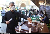 حضور مردم پای صندوق های رای در شعبه اخذ رأی مستقر در حرم حضرت عبدالعظیم حسنی(ع) جهت شرکت در سیزدهمین دوره انتخابات ریاست جمهوری و شوراهای شهر