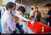 حضور مردم پای صندوق های رای در شعبه اخذ رأی مستقر در حرم حضرت عبدالعظیم حسنی(ع) جهت شرکت در سیزدهمین دوره انتخابات ریاست جمهوری و شوراهای شهر