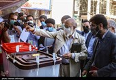 حضور مهدی چمران نامزد نمایندگی ششمین دوره انتخابات شورای شهر تهران پای صندوق رای در شعبه اخذ رأی مستقر در حرم حضرت عبدالعظیم حسنی(ع) جهت شرکت در سیزدهمین دوره انتخابات ریاست جمهوری و شوراهای شهر رای