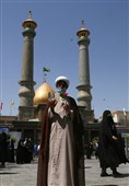 حضور مردم پای صندوق های رای در شعبه اخذ رأی مستقر در حرم حضرت عبدالعظیم حسنی(ع) جهت شرکت در سیزدهمین دوره انتخابات ریاست جمهوری و شوراهای شهر