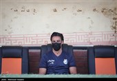 فرهاد مجیدی سرمربی تیم فوتبال استقلال تهران در بازی با تیم فوتبال پدیده مشهد