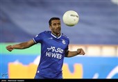 مسعود ریگی بازیکن تیم فوتبال استقلال تهران در دیدار با تیم فوتبال پدیده مشهد