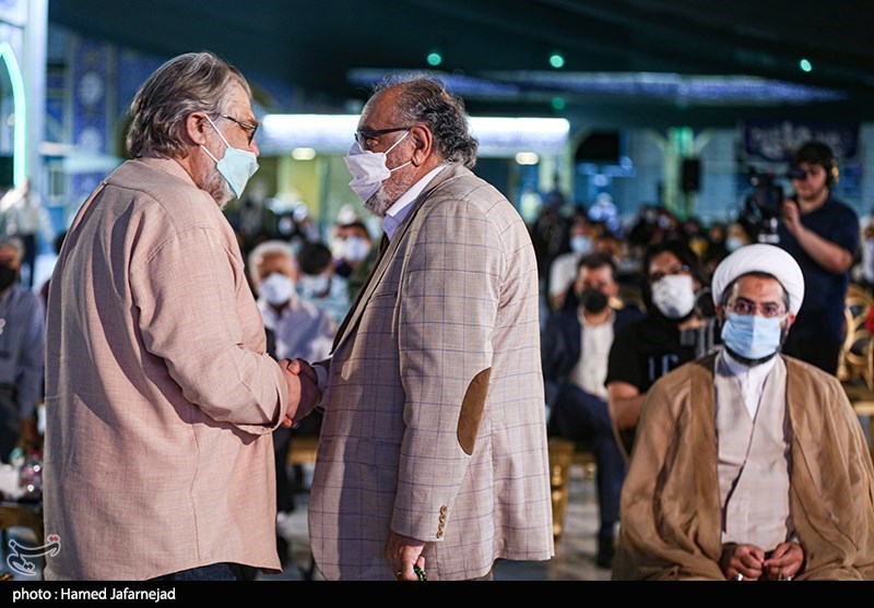 نادر طالب زاده مستندساز و داریوش ارجمند بازیگر سینما و تلویزیون در مراسم  اختتامیه جشنواره بزرگ صالح