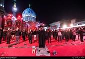 اقامه نماز مغرب توسط حجت الاسلام سیدحسین مومنی در امامزاده صالح (ع)