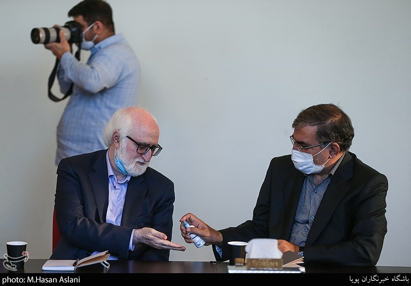 نشست صمیمی شاعران با حضور وزیر ارشاد