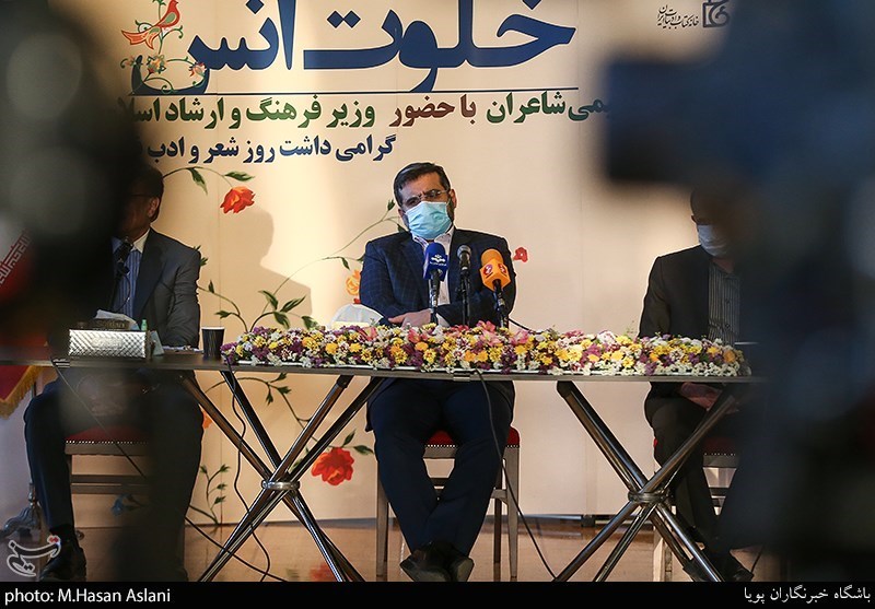 نشست صمیمی شاعران با حضور وزیر ارشاد
