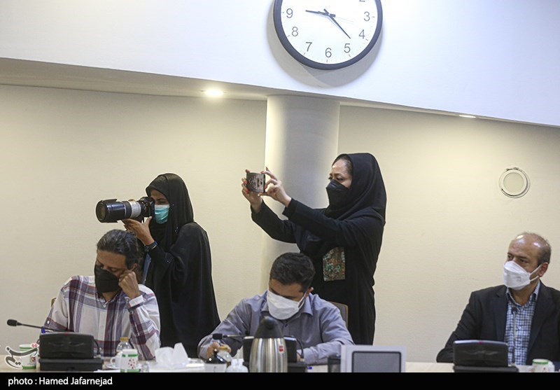 نشست خبری رونمایی از پوستر به یاد من باش در خصوص انتشار800 نمایشگاه کتاب دفاع مقدس در800 نقطه  استان تهران