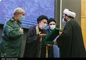 تجلیل از رهبران گروه های جهادی  توسط سردار علی فدوی جانشین فرمانده کل سپاه پاسداران در مراسم ششمین اجلاسیه بین المللی مجاهدان در غربت